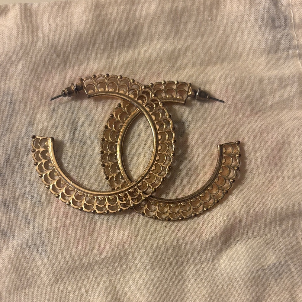 Elegant Gold Hoop Earrings